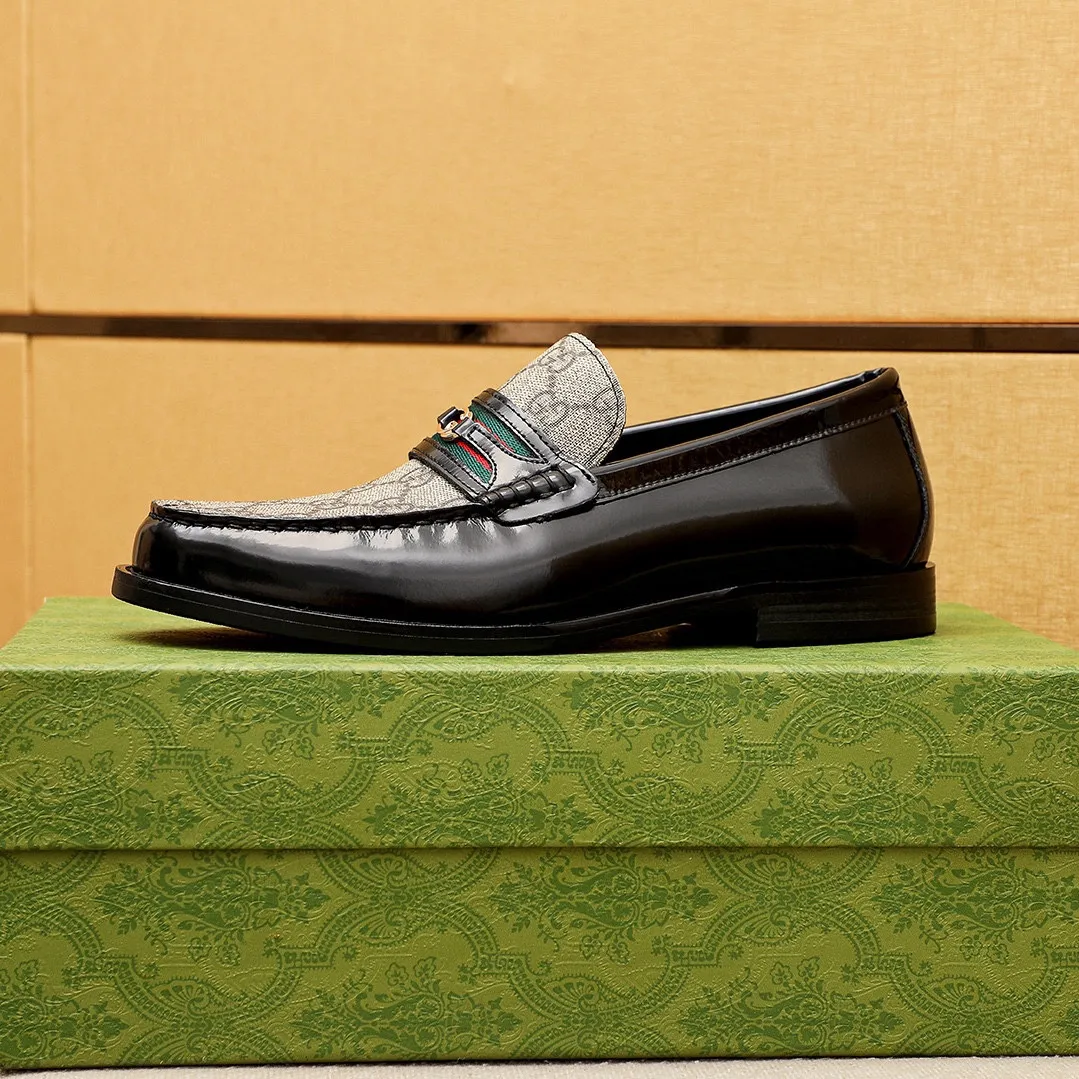 Men's shoes 💰460 💐 Product trademark: GUCCI "Gucci" casual leather shoes Regular size: 38-44 (45🉑️customized) Product materials: Selected imported first-layer open-edge beaded cowhide leather upper + luxury hardware buckle, imported water-dyed cowhide leather lining. Strong three-dimensional visual effect, original combination outsole Color: 2⃣️colors available
